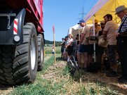 Bodendruckmessung auf drei unterschiedlichen Bodentiefen je nach Gewicht und Reifendruck der Maschinen