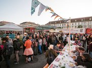 Foodsave-Bankette auf dem Berner Bahnhofplatz (Foto: Pascale Amez)